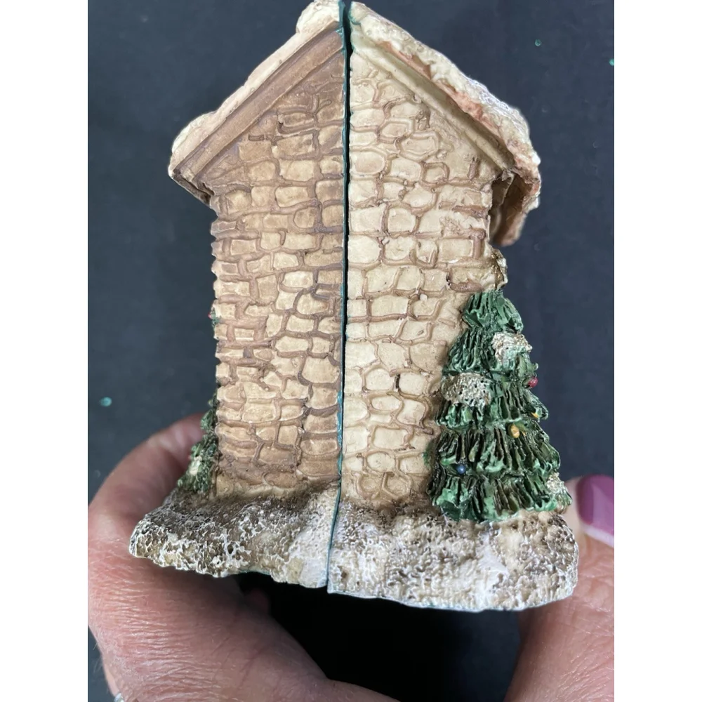 Windsor Collection 25446 Resin Hinged Cottage Christmas Scene Santa Claus